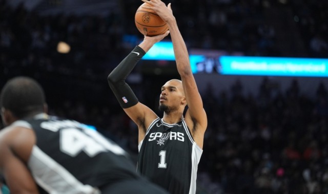 九游体育-外线失准！文班亚马16中6拿到16分16板 三分10中2&amp;罚球6中2