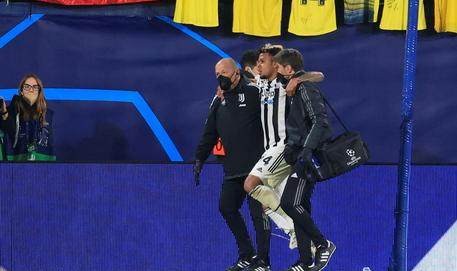 官方：麦肯尼左脚第二和第三跖骨骨折 将缺战8周