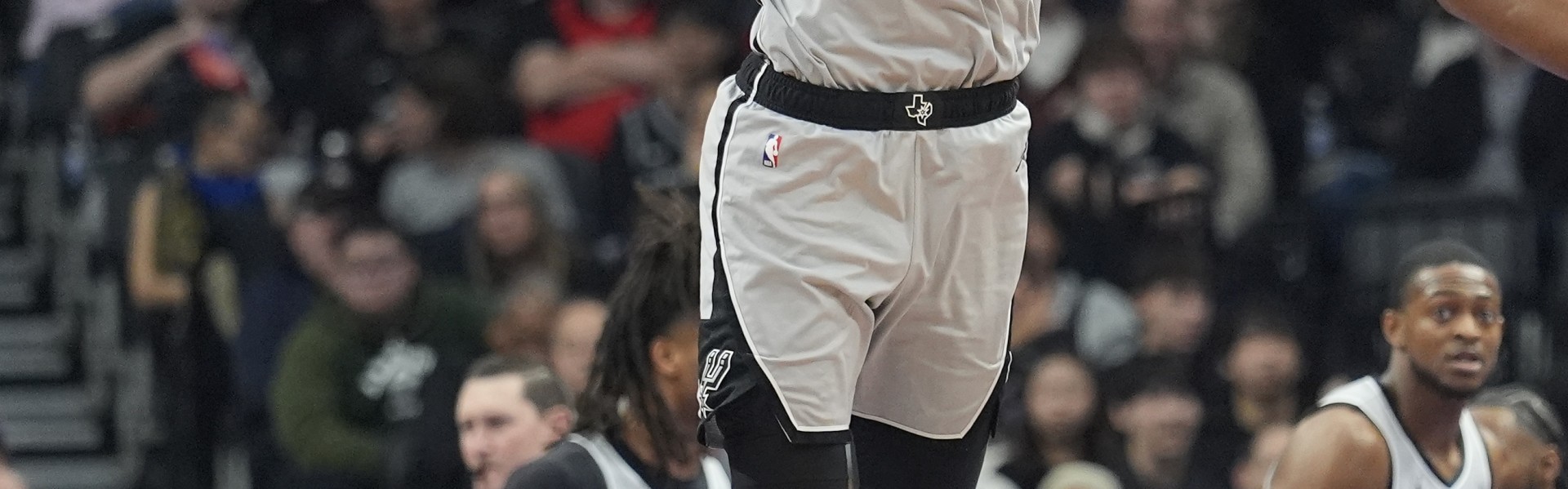 九游体育APP-文班谈盖帽：感觉像毁了别人的一天 但他们为什么要尝试呢？