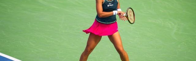 九游体育-遭遇对斯瓦泰克4连败 拥有好发球的郑钦文去哪了？