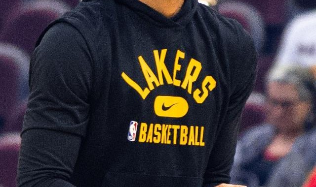 九游登录入口-浓眉训练问题引发争议，还得看他下季表现才有定论