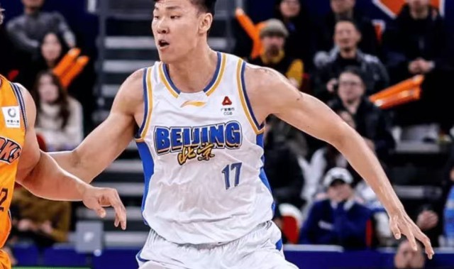 九游体育APP-拿600万，空篮不进+0分1板3犯，球迷乐了：给你5星，把我逗笑了