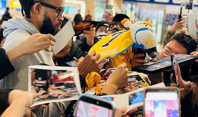 九游体育官网-麦基：中国球迷为我疯狂 向他们表达爱意 会为北京男篮赢下很多比赛