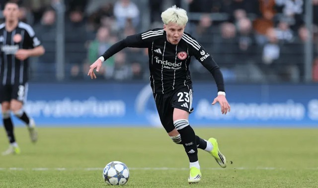 九游体育-法鹰准备下赛季提拔16岁中场完成德甲首秀；皇马等多队关注