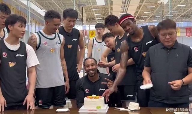 广东队最新消息！杜锋保不住萨林杰，朱芳雨瞄准两大新内线！